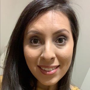 Meet your Posher, Alejandra